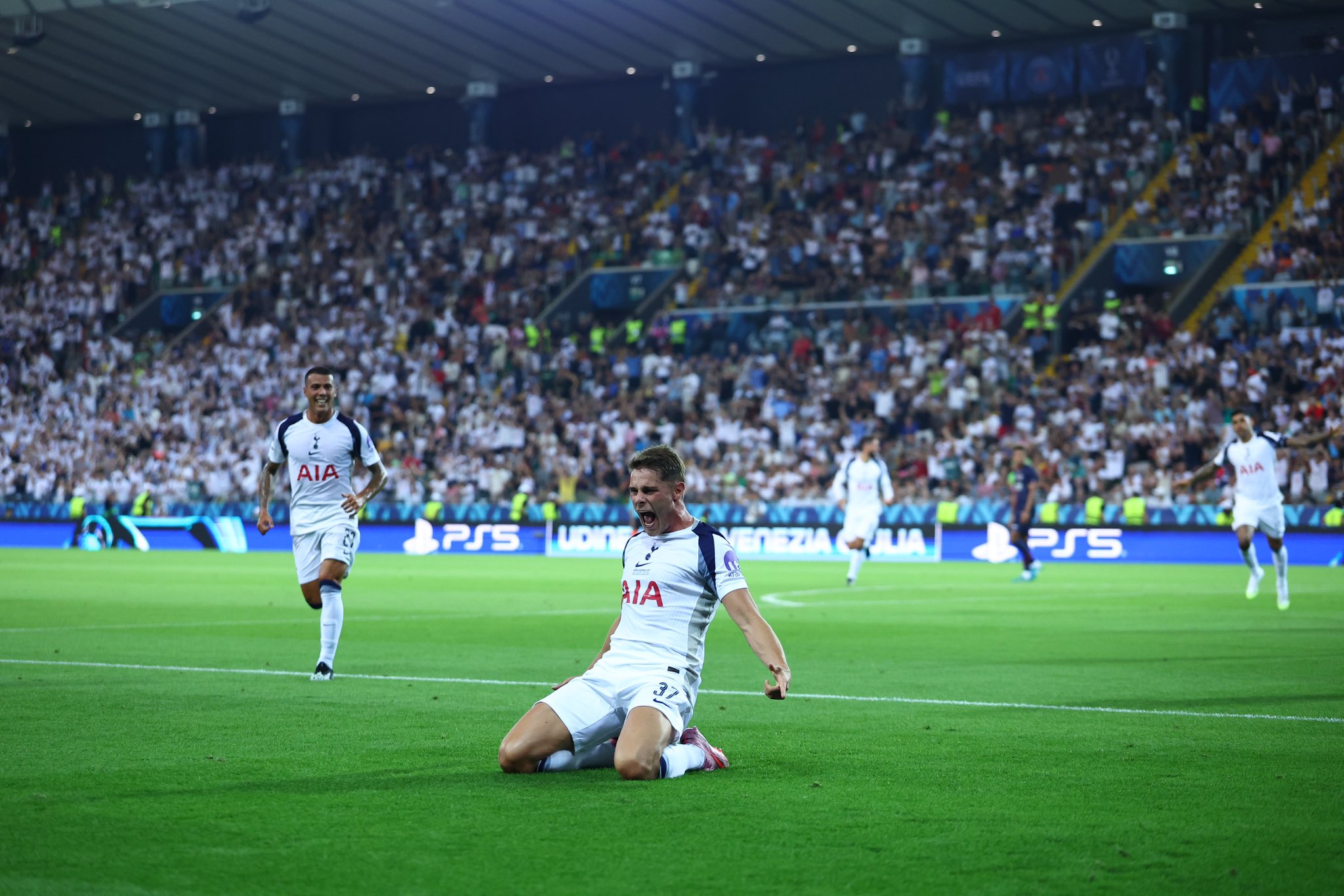 巴黎定位球防守漏洞明显，昔日弗兰克教练团队在英超大放异彩